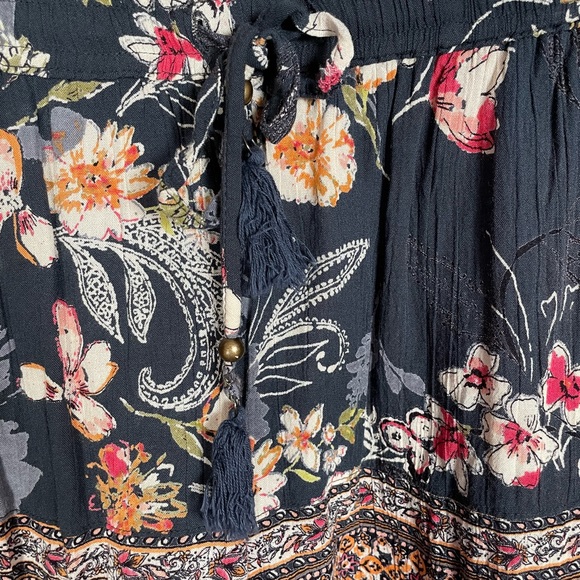 Angie Blue Floral Print Short  - size Medium - Picture 2 of 8